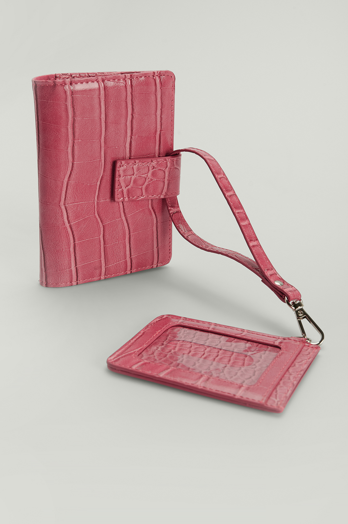 Strong Pink Passport Holder / Luggage Tag Set